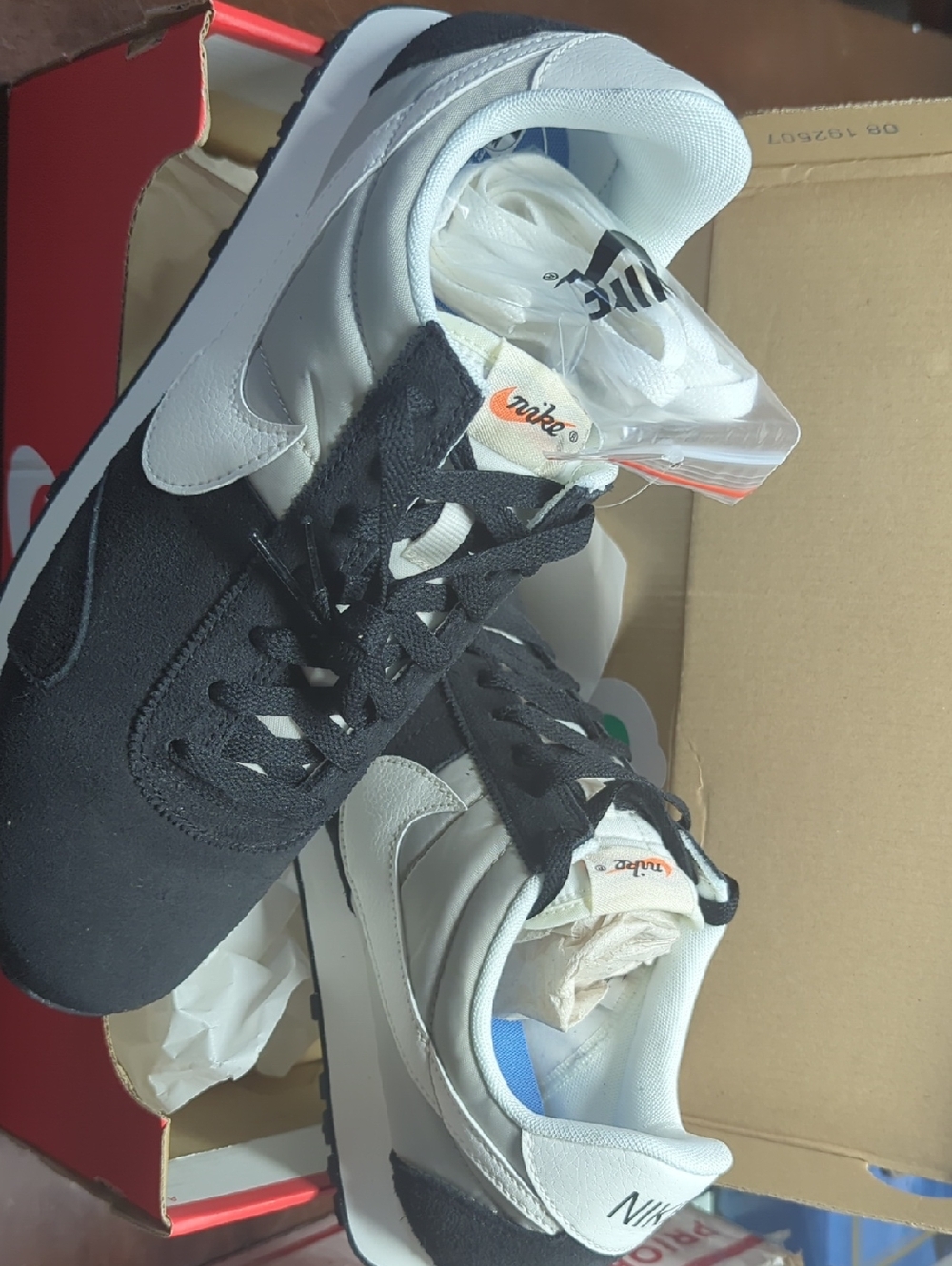 Nike Retro Pre Montreal 17 Low-Top Sneakers in Black Grey and White